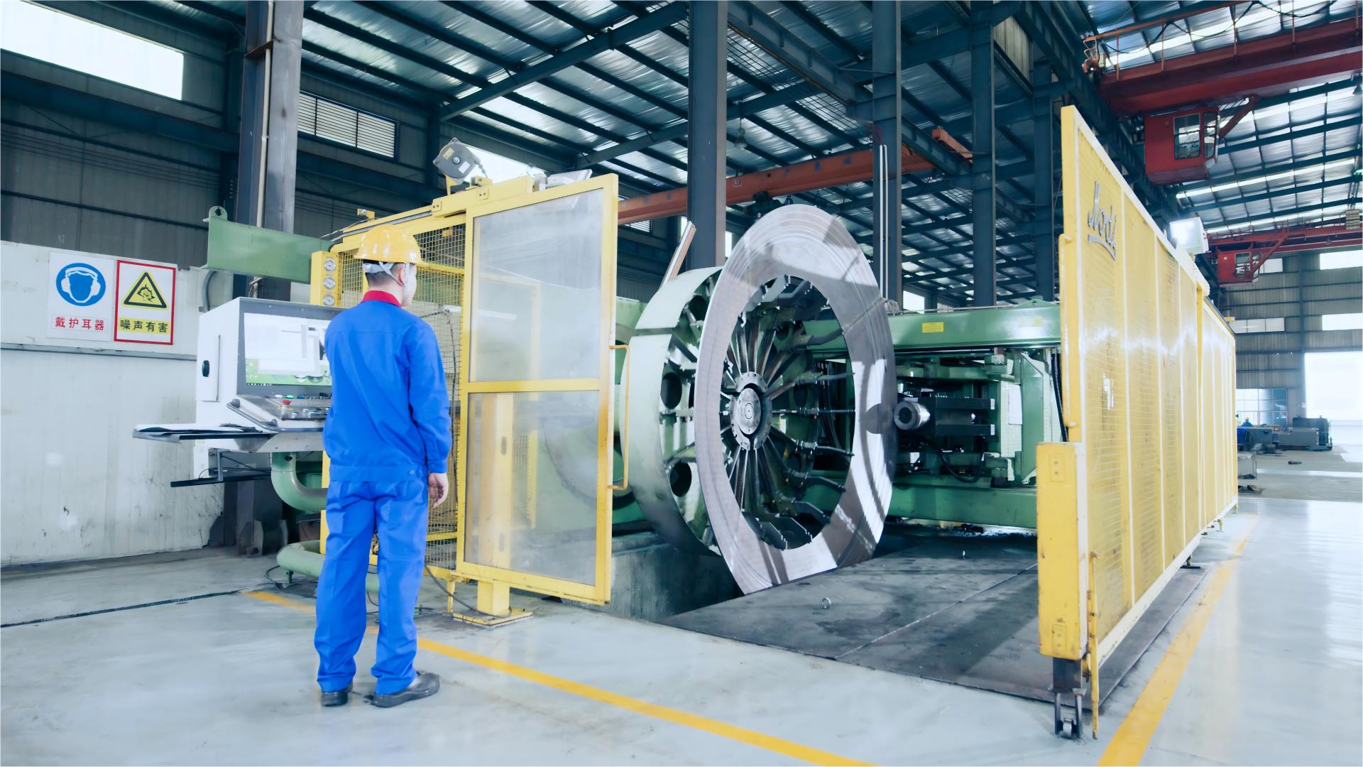 數(shù)控旋壓機